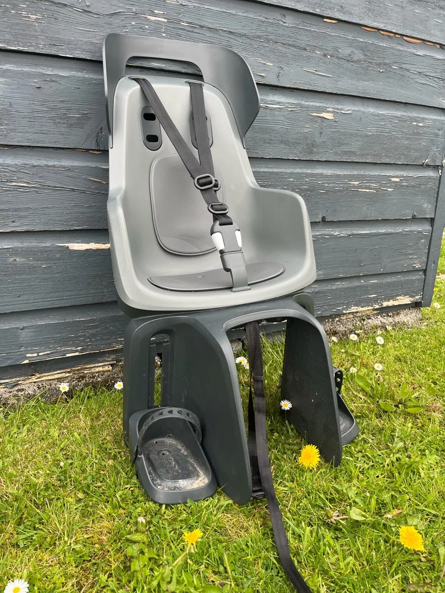 Rear mounted child bike seat - Image 1