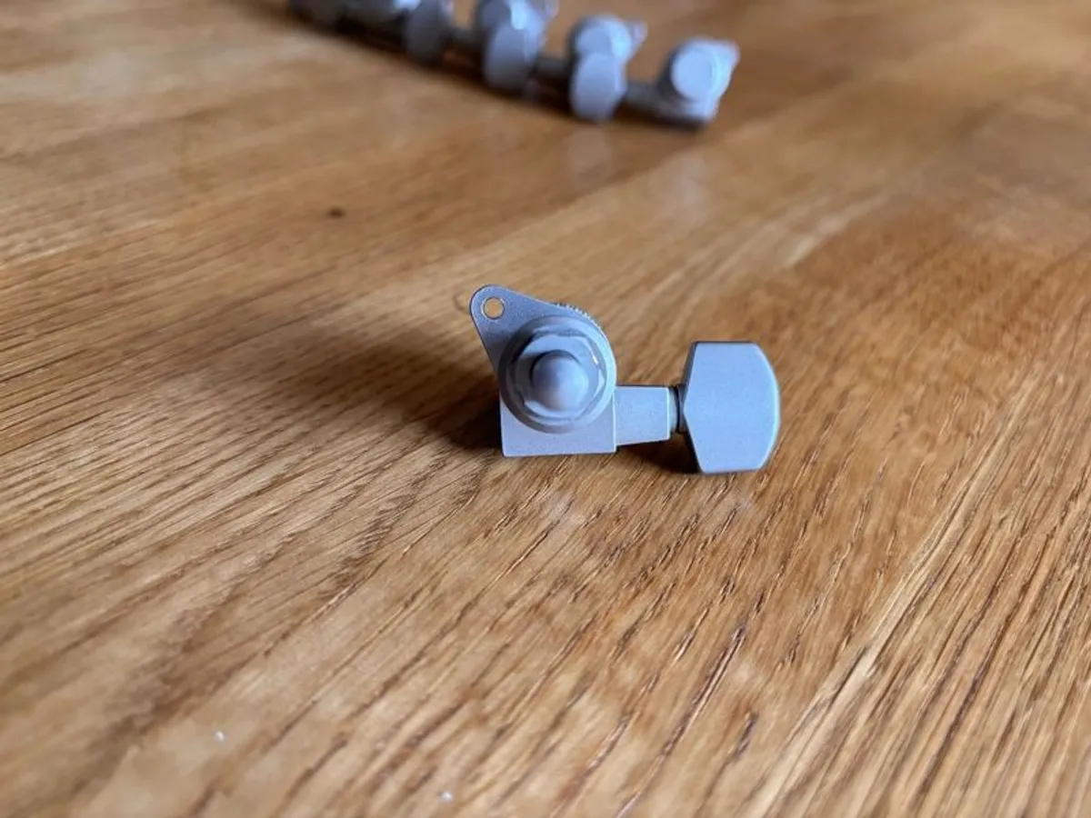 Schaller locking tuners - Image 2