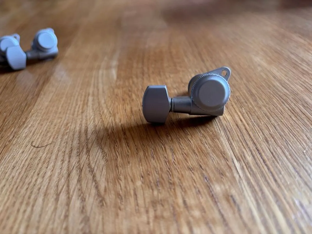 Schaller locking tuners - Image 3