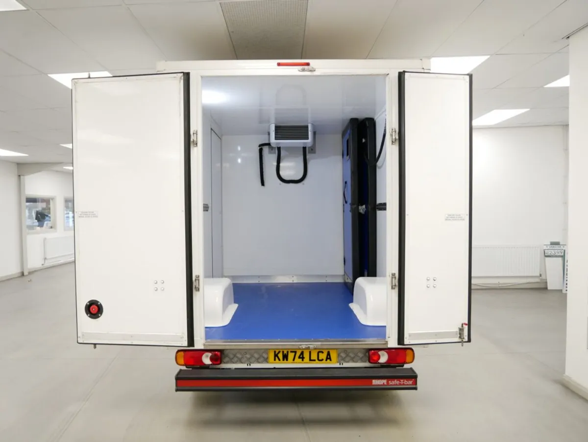 2024 Renault Trafic Refrigerated Van - Image 2