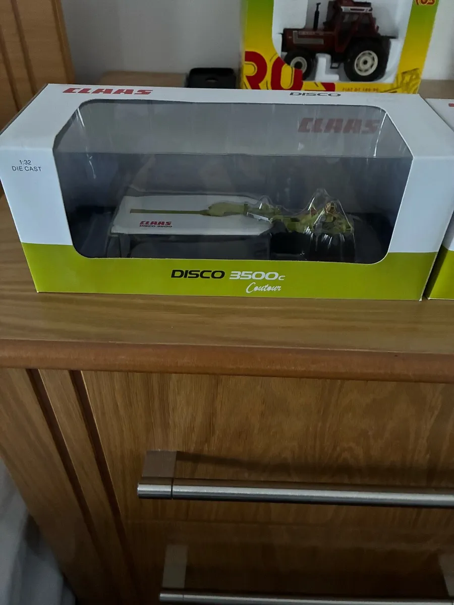 Britains Republica Claas mowers 1:32 - Image 3