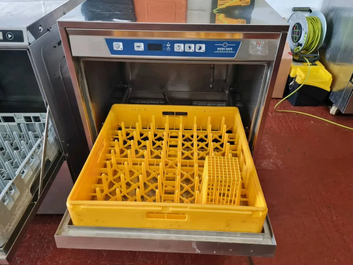 Commercial Dishwashers and Glasswasher - Image 3