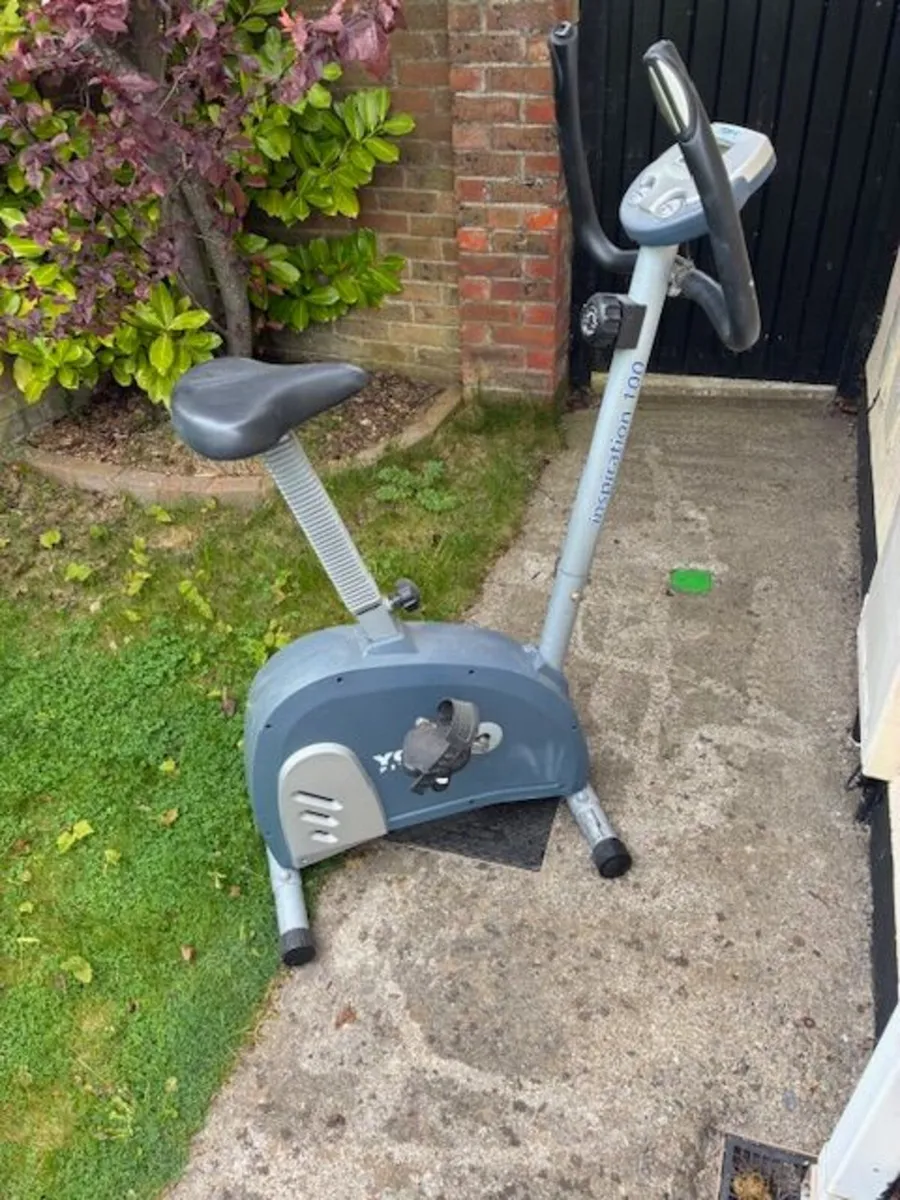 Training bicycle - Image 1