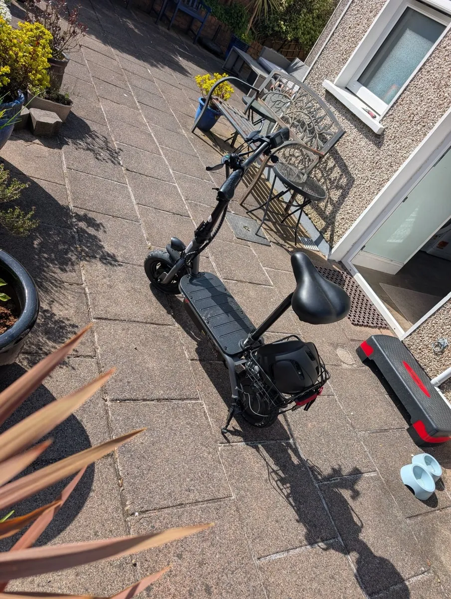 Electric scooter - Image 2