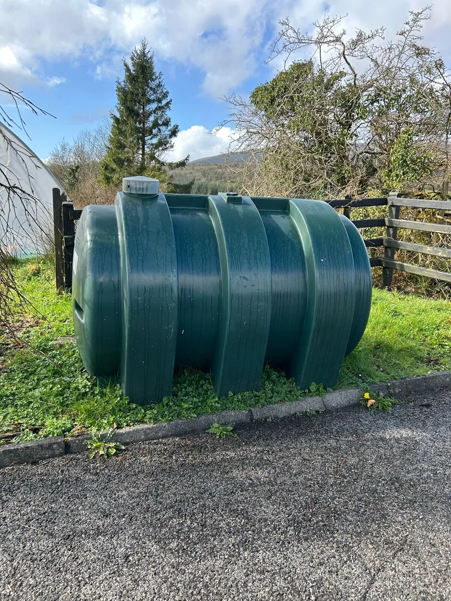 Oil tank