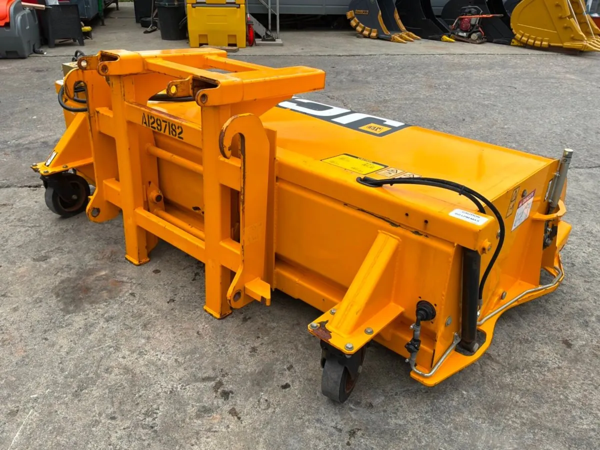 2022 JCB SC240 ROAD SWEEPER BRUSH.......1590d - Image 4