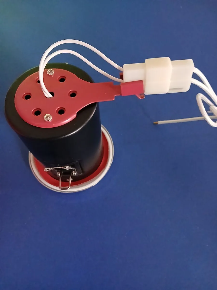 12 off RECESSED LIGHT FITTINGS - Image 4