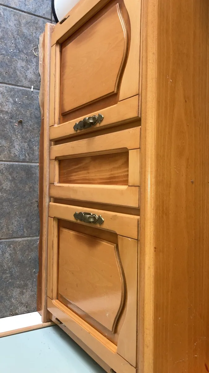 Dresser style kitchen cabinet - Image 3