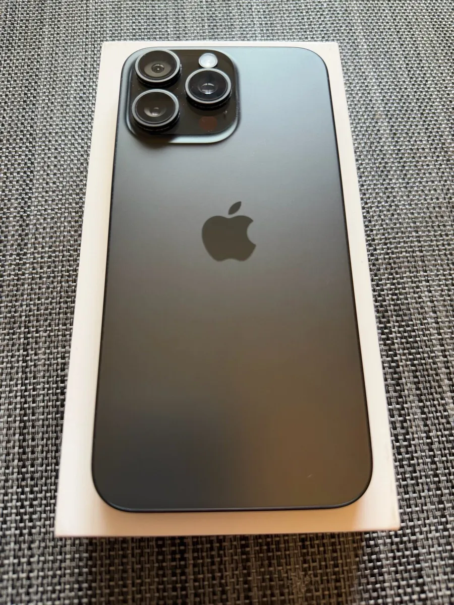 iPhone 15 Pro Max 256GB Black Titanium Unlocked - Image 4