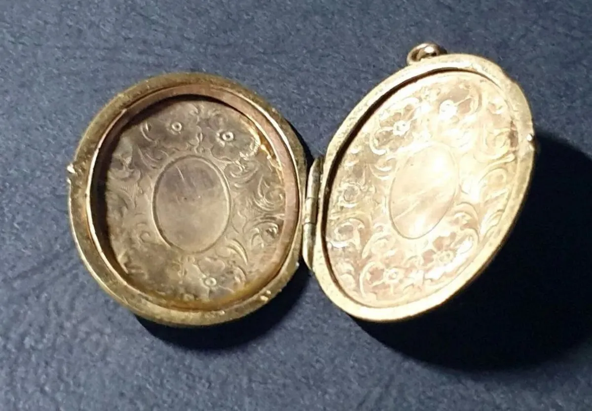 Vintage 15ct Gold Victorian Opening Locket - Image 2