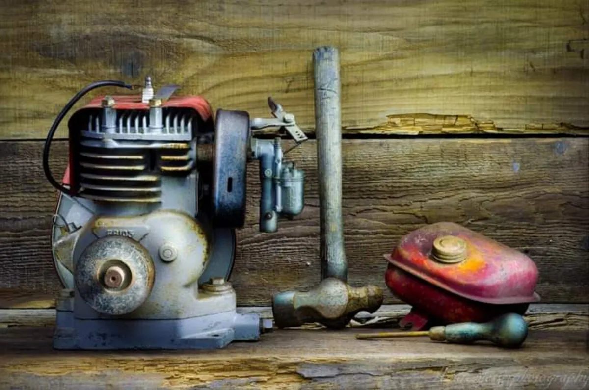 Mower mechanic, small engine repairs. - Image 1