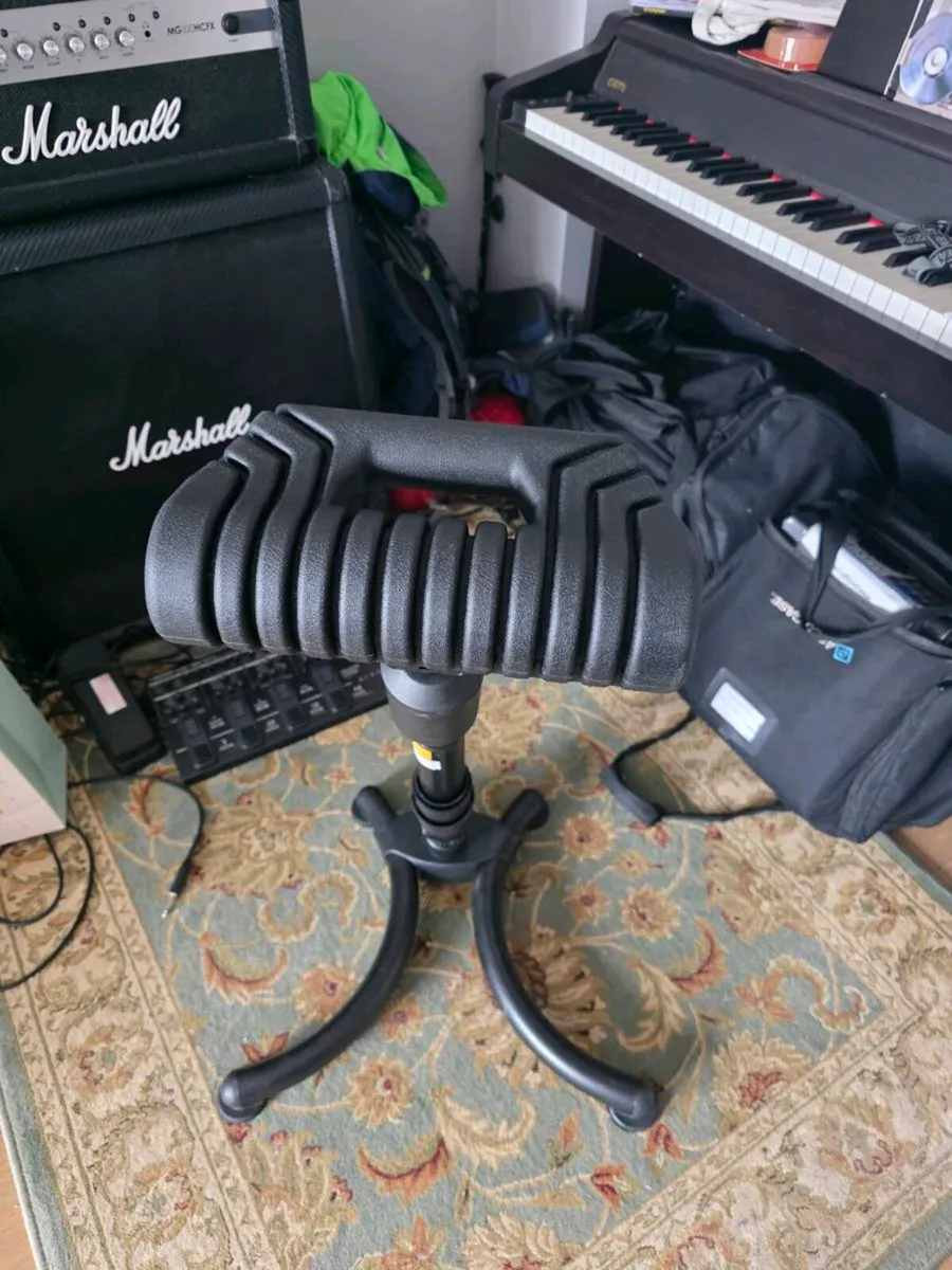 Seat for guitarists or keyboard players - Image 2