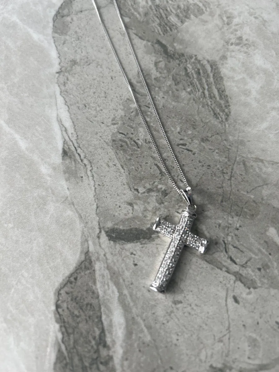 Chunky 9ct white gold diamond necklace - Image 3