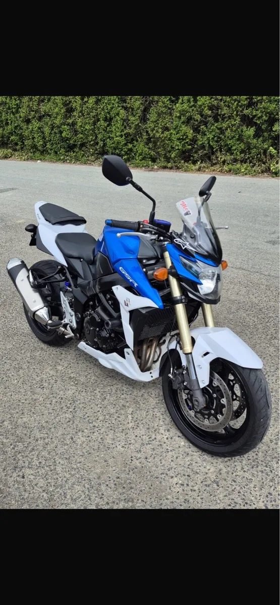 Suzuki gsr750 - Image 1