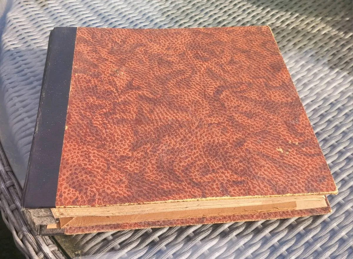 12 x His Master's Voice 33 records. D18 POST 7e - Image 1