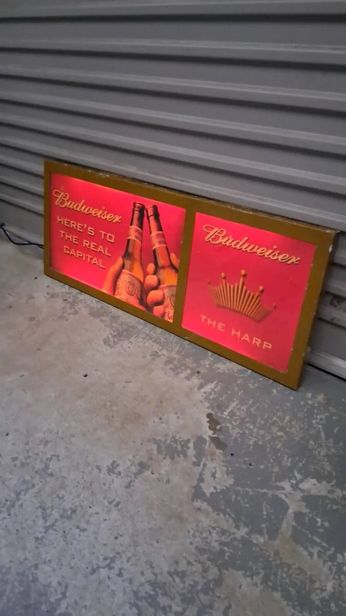 Budweiser light up sign - Image 1