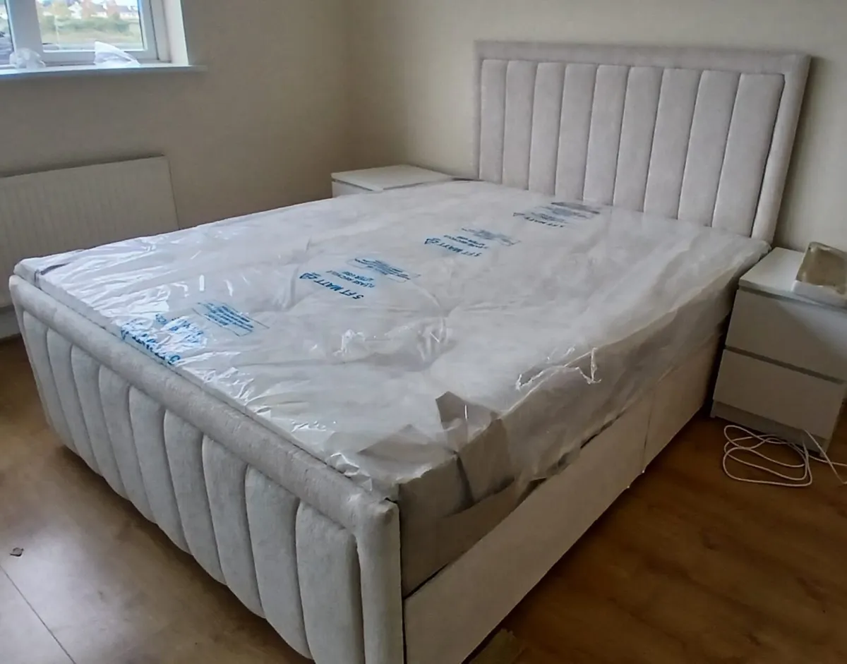 Queen beds for cheap - Image 1