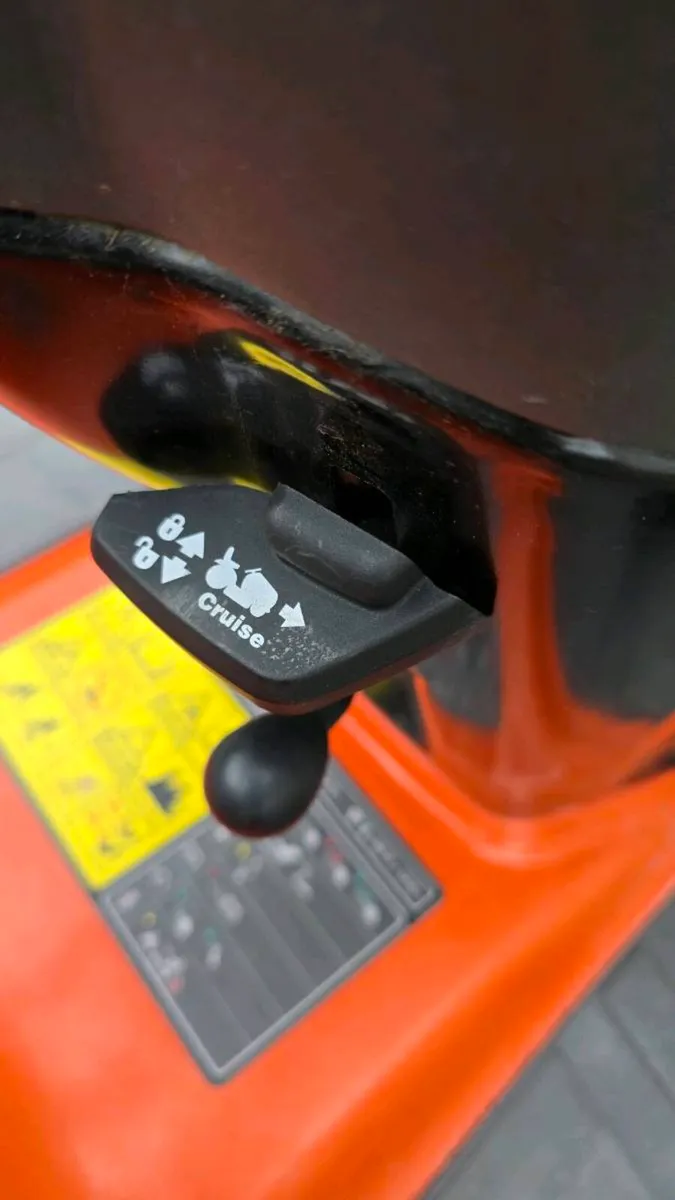 Husqvarna 20hp TC338 - Image 4