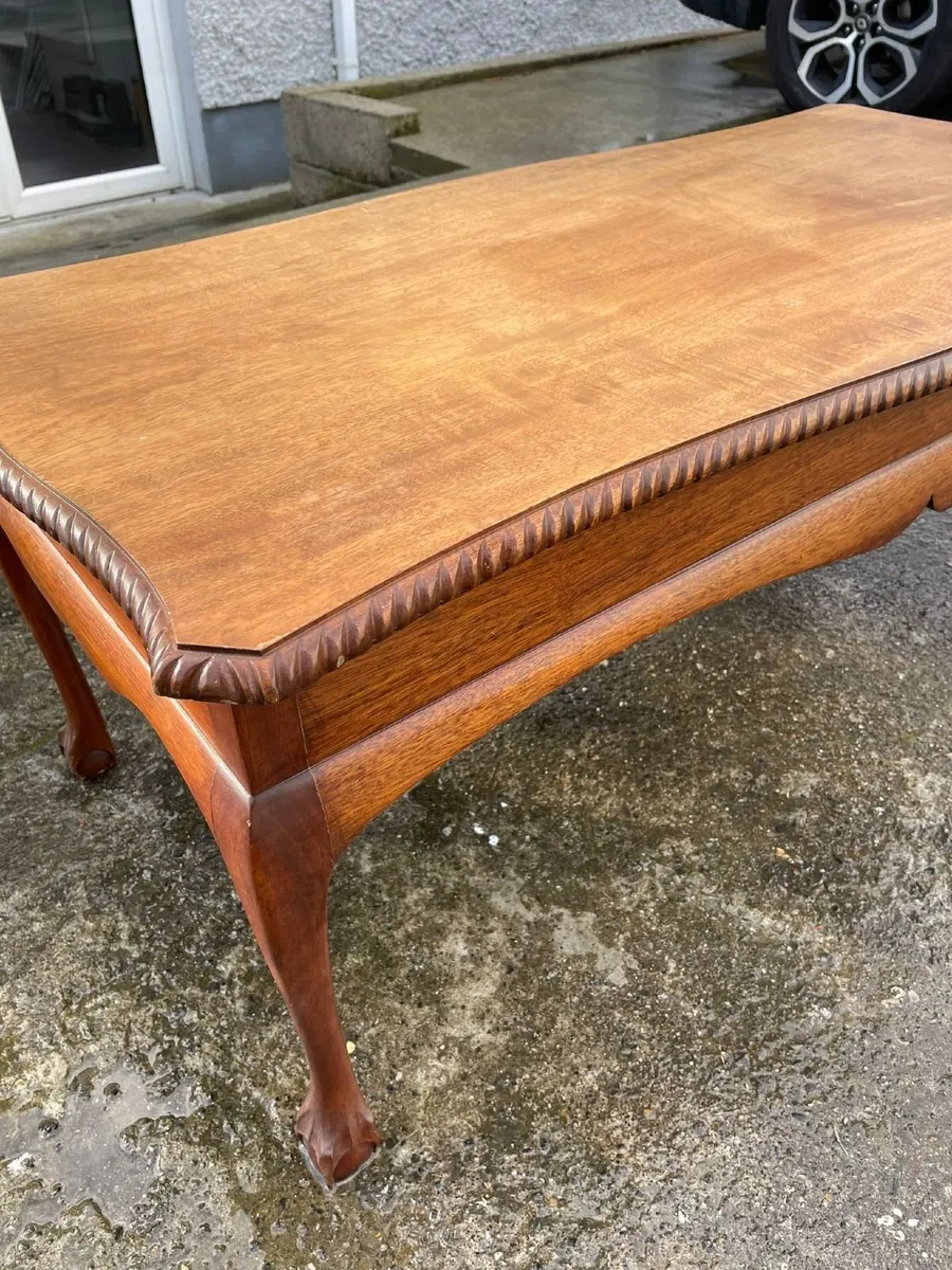 Traditional Mahogany Coffee Table with Rope Edge - Image 4