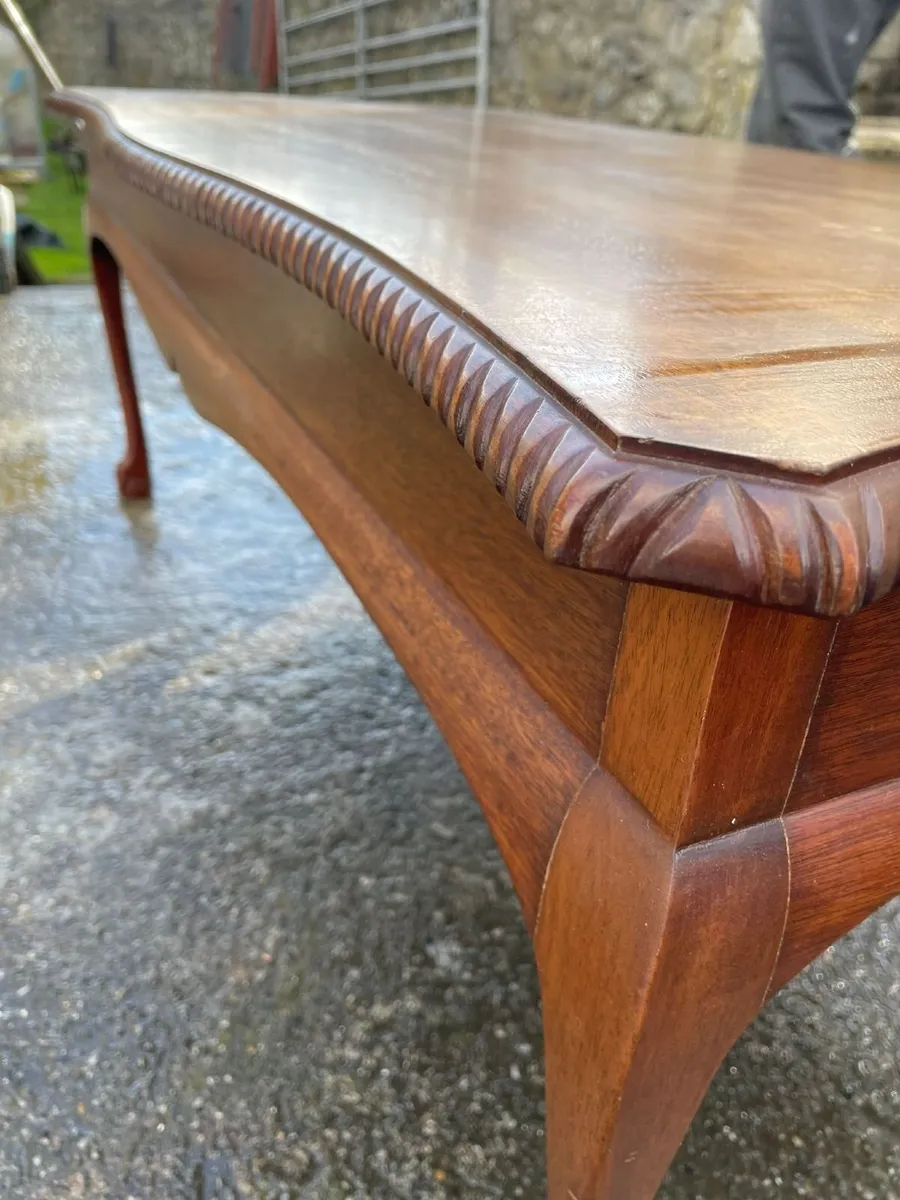 Traditional Mahogany Coffee Table with Rope Edge - Image 2