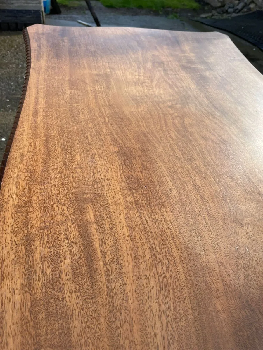 Traditional Mahogany Coffee Table with Rope Edge - Image 3