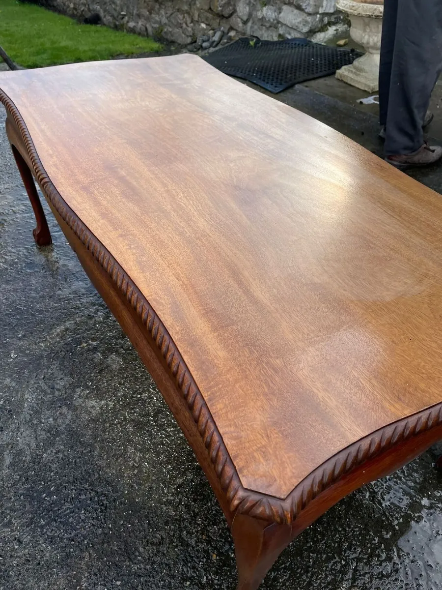 Traditional Mahogany Coffee Table with Rope Edge - Image 1