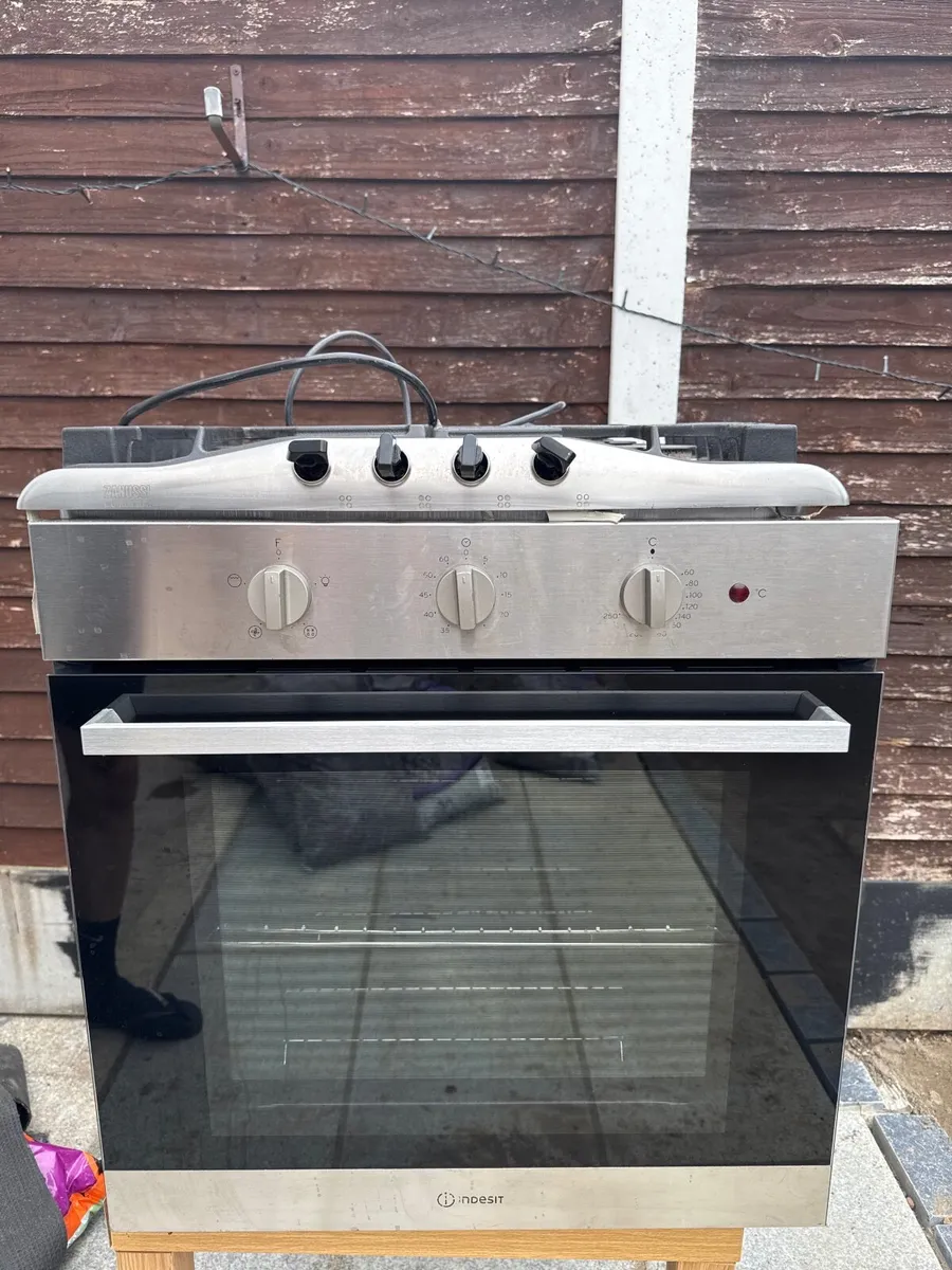 Oven and hob - Image 1