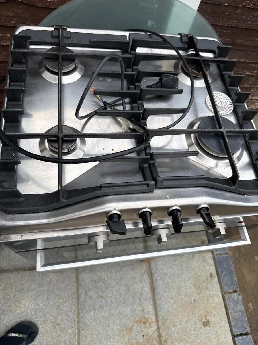 Oven and hob - Image 2