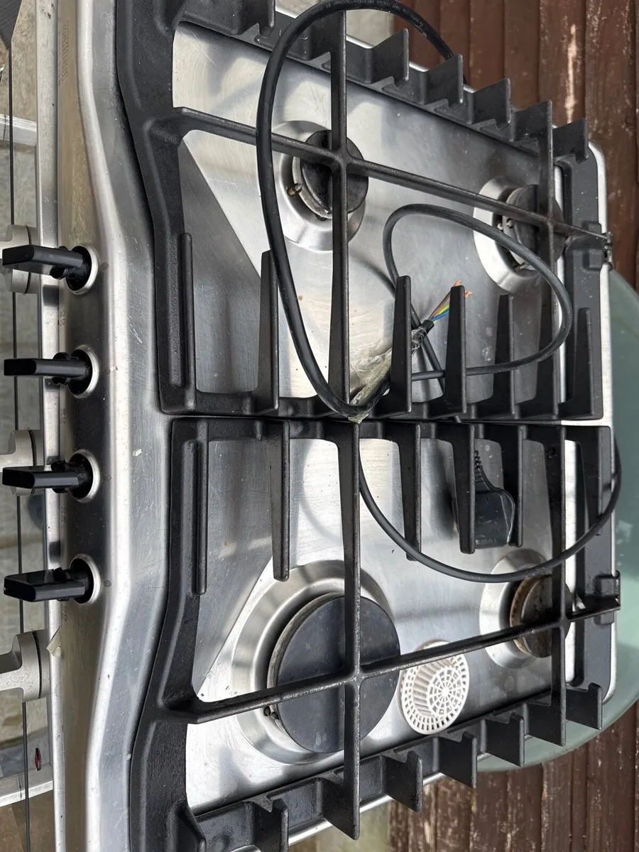 Oven and hob - Image 4