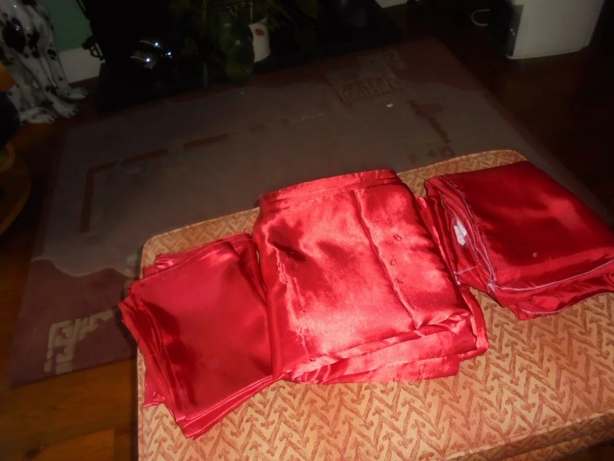 Kingsize Red Duvet Set for Sale - Image 1