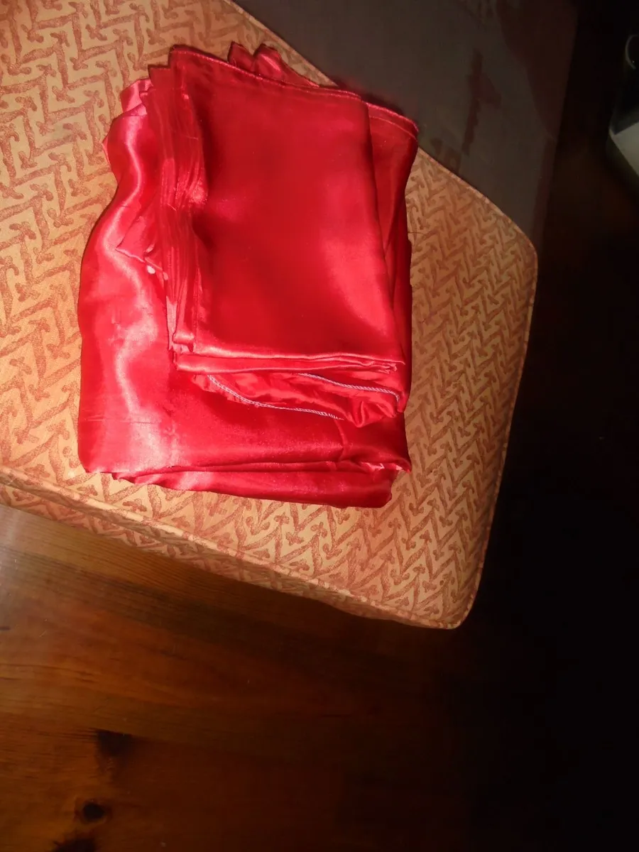 Kingsize Red Duvet Set for Sale - Image 3