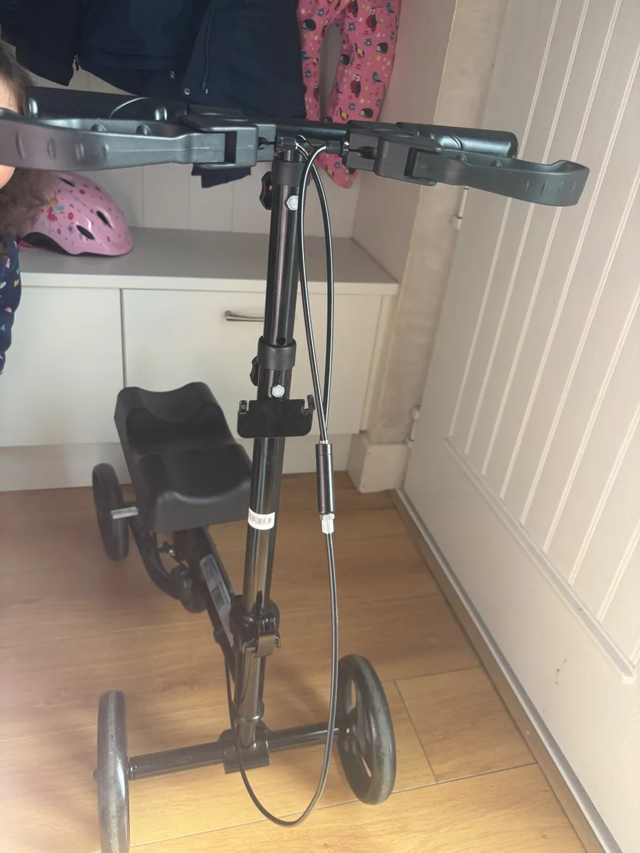 Knee walker / knee scooter - Image 1