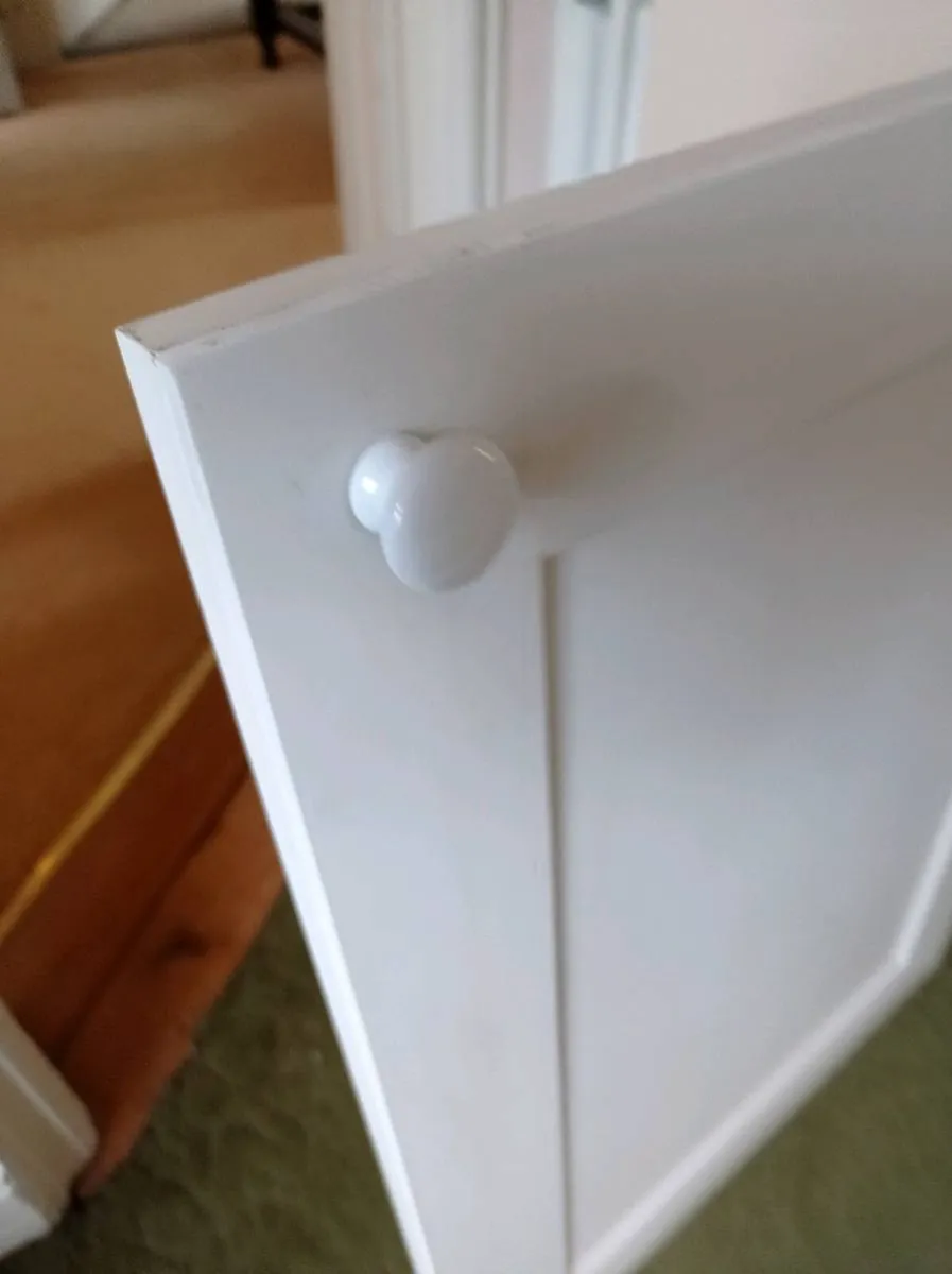 Kitchen units cream painted wood - Image 1