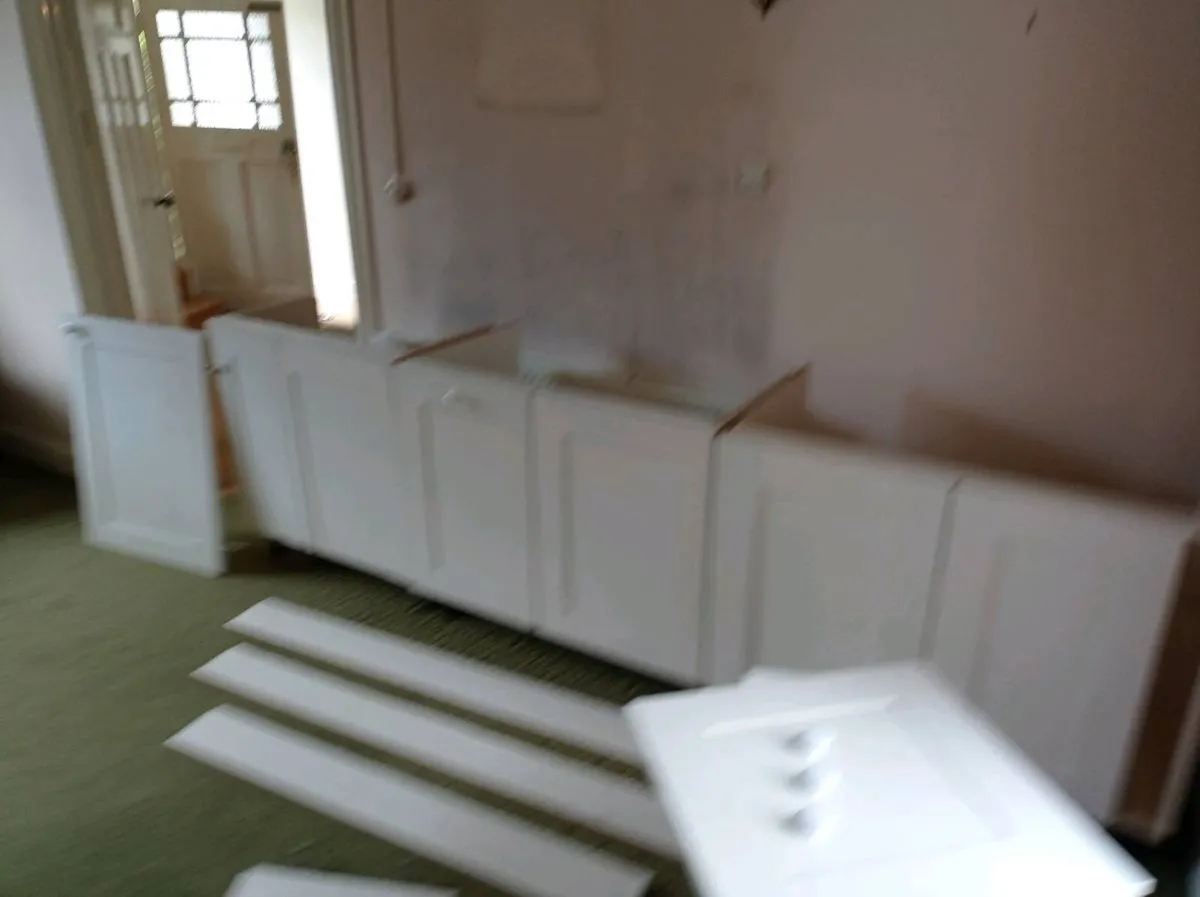 Kitchen units cream painted wood - Image 2