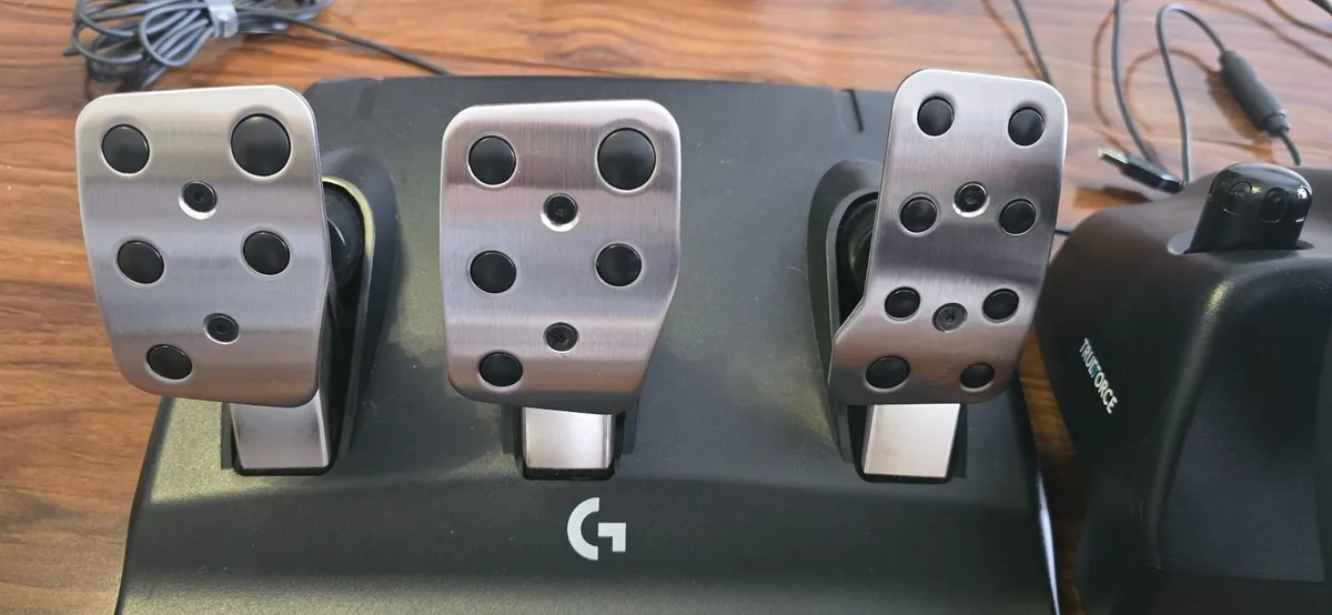 Logitech G923 steering wheel & pedals - Image 2