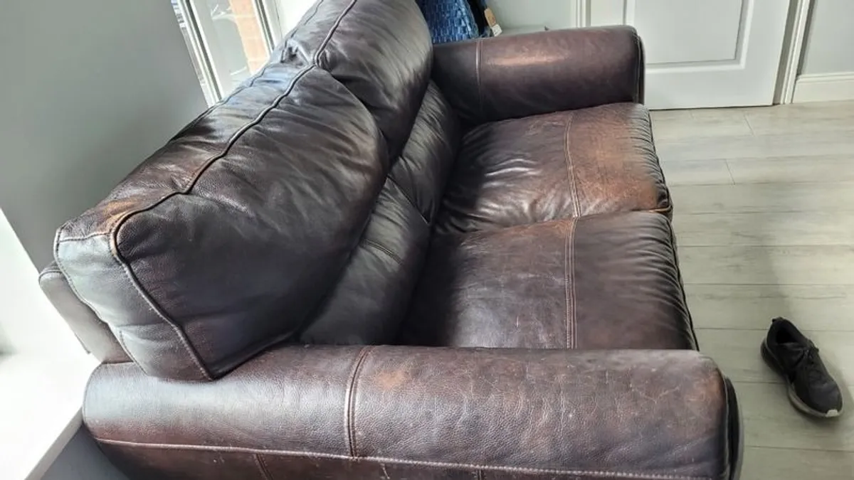 3 & 2 seat leather sofa - Image 4