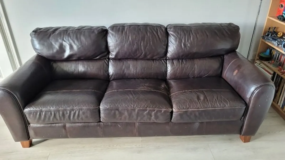 3 & 2 seat leather sofa - Image 1