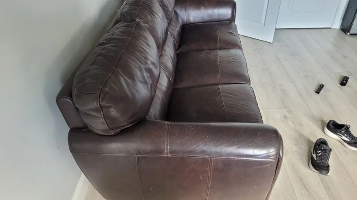 3 & 2 seat leather sofa - Image 2