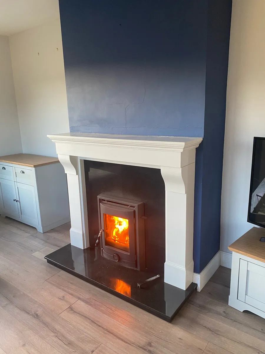 Marble fireplace with insert stove - Image 2