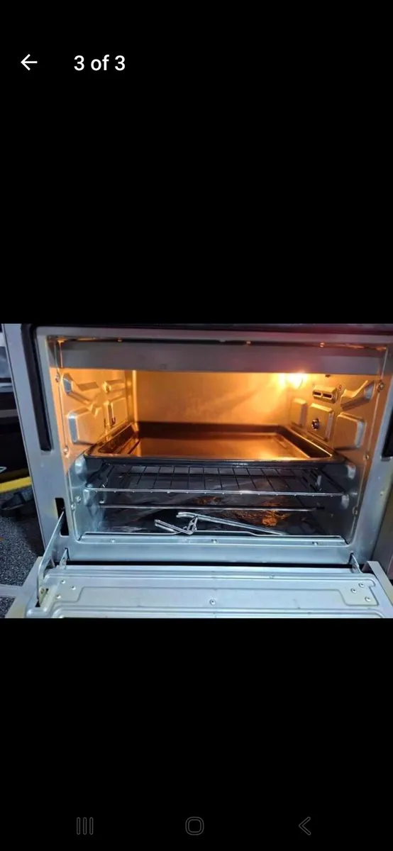 Small plug in counter top oven - Image 3