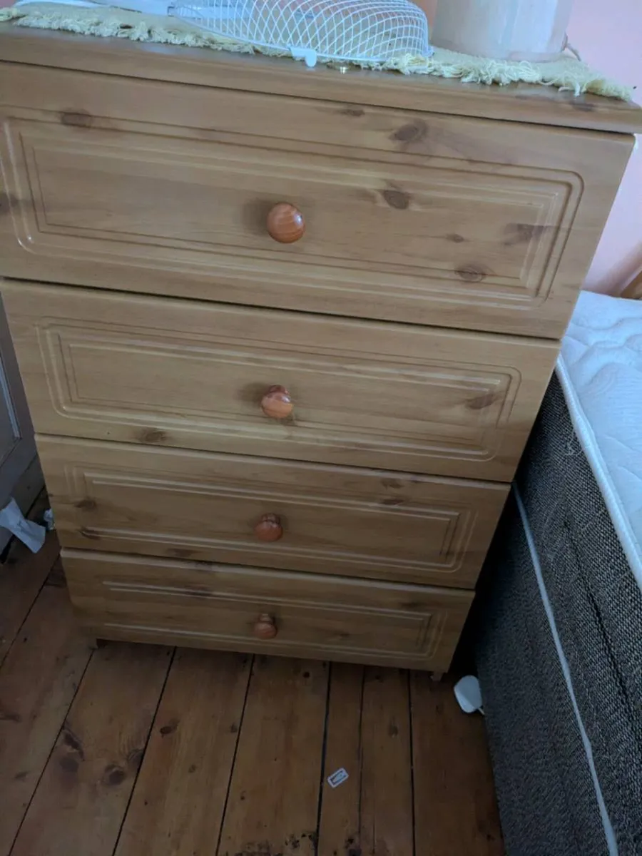 Small set of Drawers