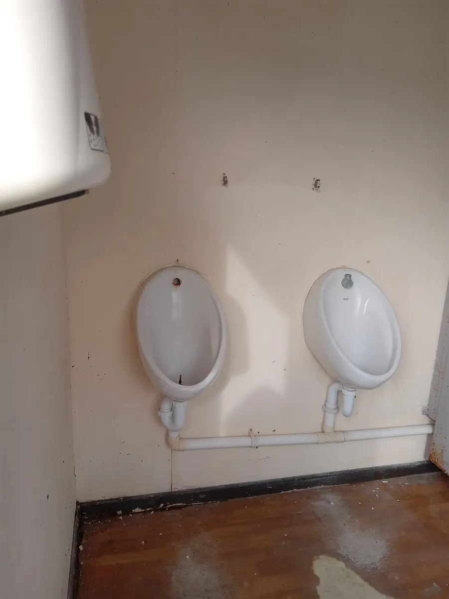 PB326 - Ex-Hire Used 10x8 Toilet Unit - Image 3