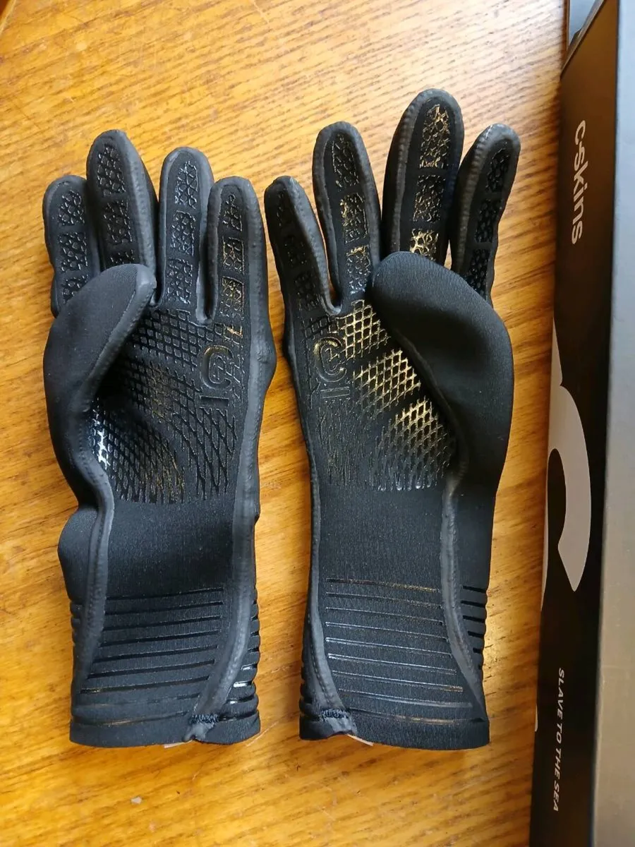 Sale : New unused Wetsuit gloves for junior - Image 2