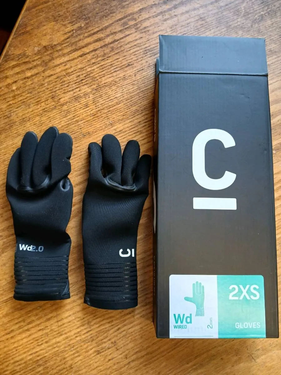 Sale : New unused Wetsuit gloves for junior - Image 1