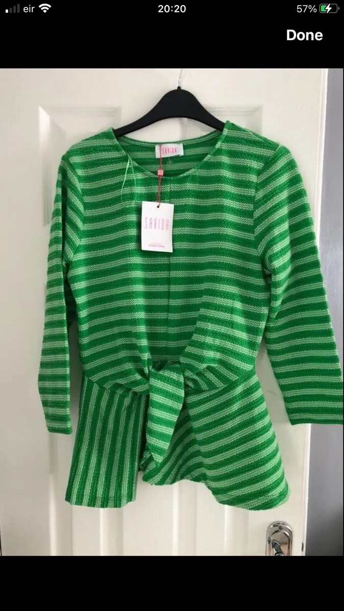 Ladies BNWT top size M €10 - Image 4