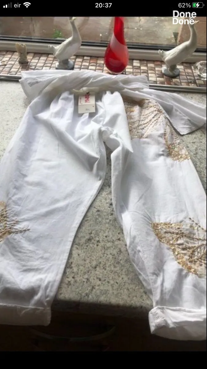 Girls  BNWT trousers age 7 €8 - Image 1