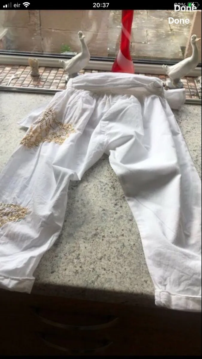 Girls  BNWT trousers age 7 €8 - Image 2