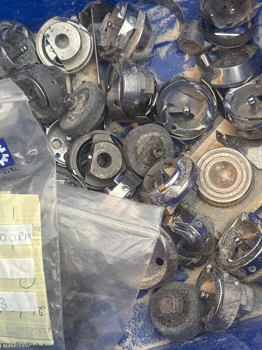 Assorted industrial sewing machine parts - Image 1