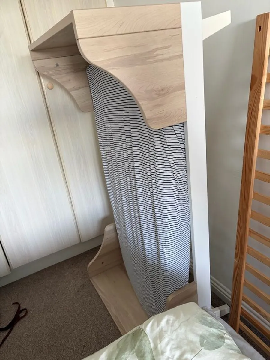 Mamas and papas Lawson cot and bed - Image 4