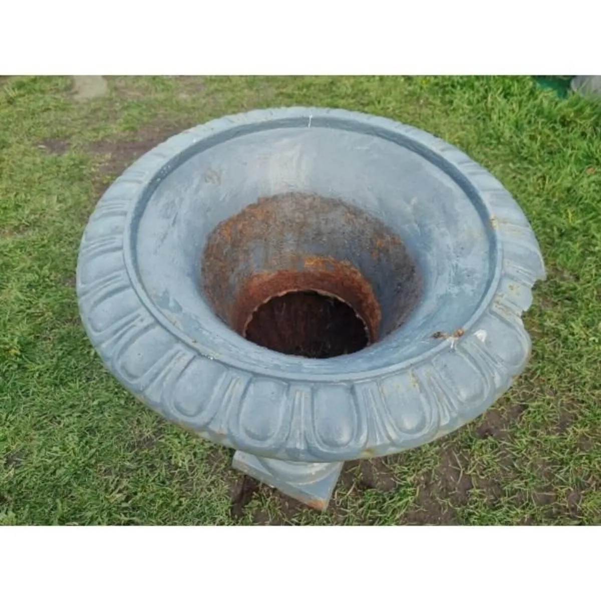 Cast Iron Urn Damaged KAS1247 - Image 3